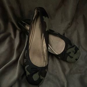 Nine West Camo size 10